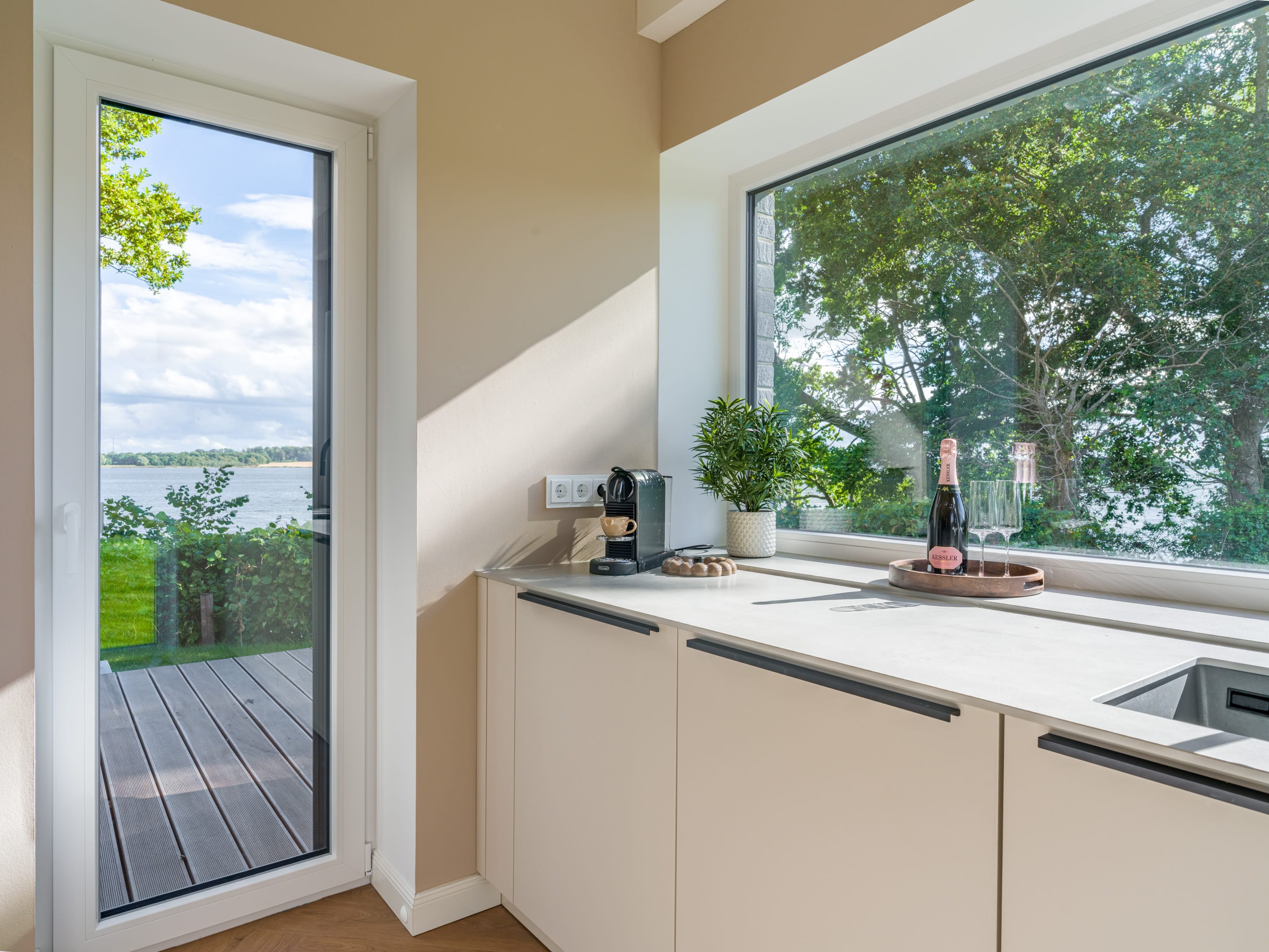 Kitchen run with worktop at the window facing the Schlei