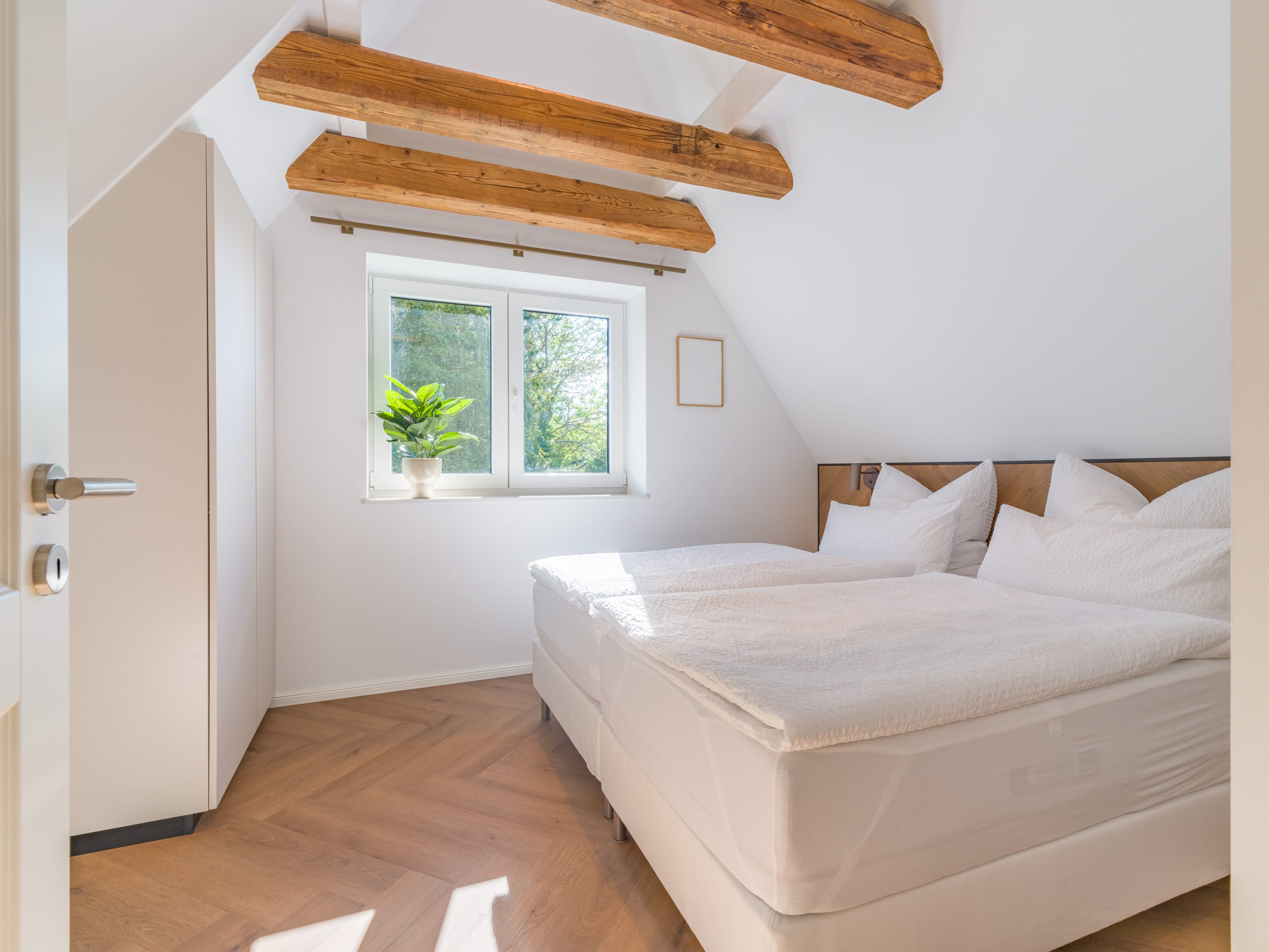 Second bedroom with double bed under the thatched roof slope